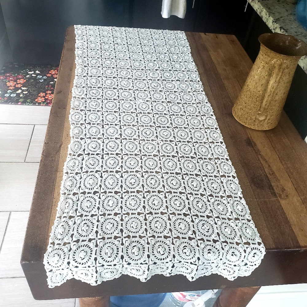 Perfect Vintage Table Runner